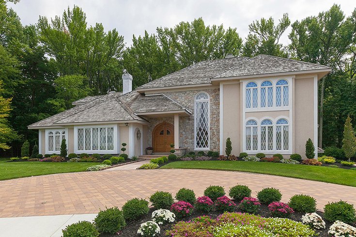 5_ways_to_spruce_up_curb_appeal.focus-none.fill-735x490